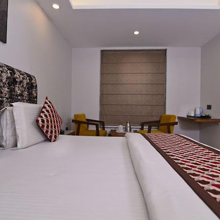Hotel Nityaa Suites New Delhi Exteriör bild