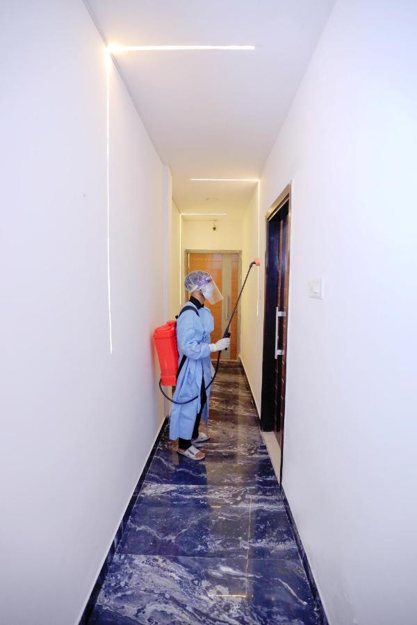 Hotel Nityaa Suites New Delhi Exteriör bild