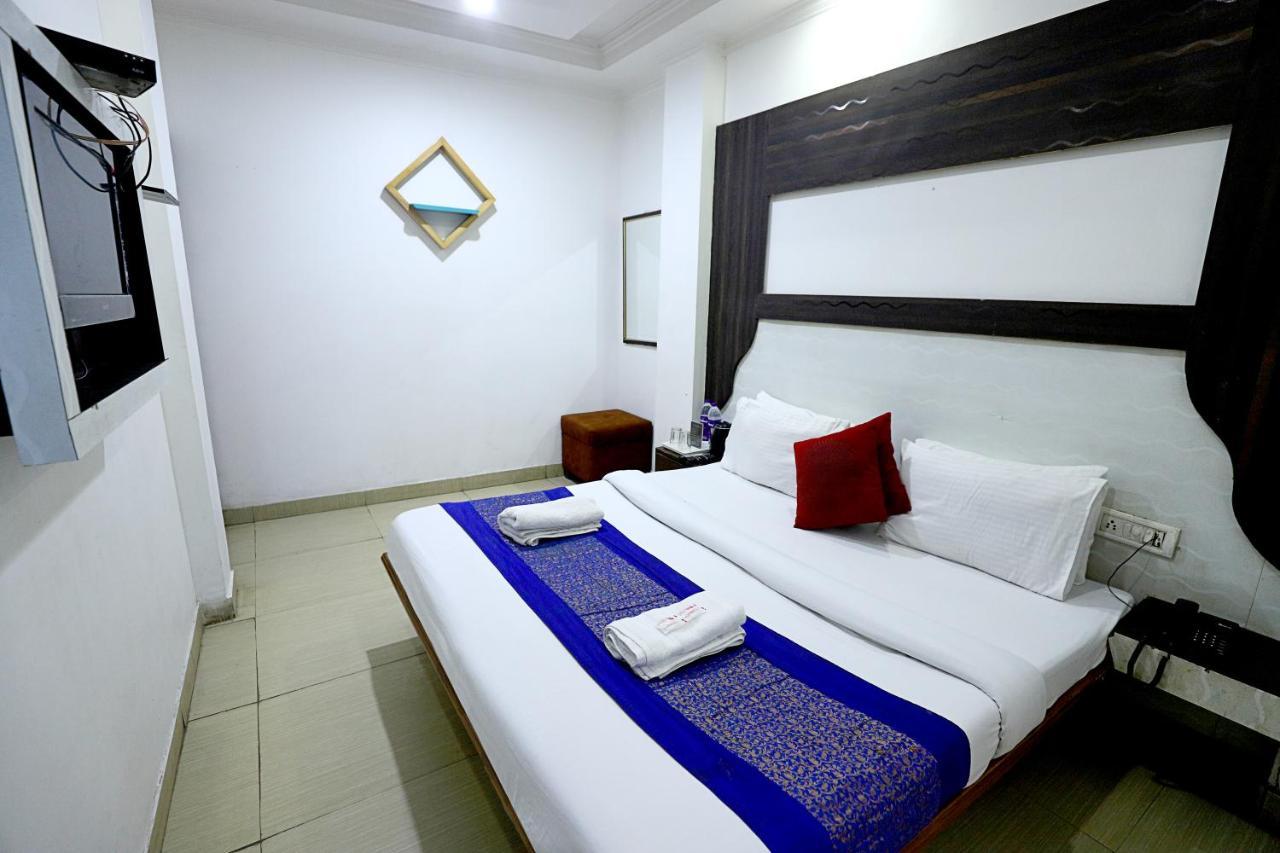 Hotel Nityaa Suites New Delhi Exteriör bild