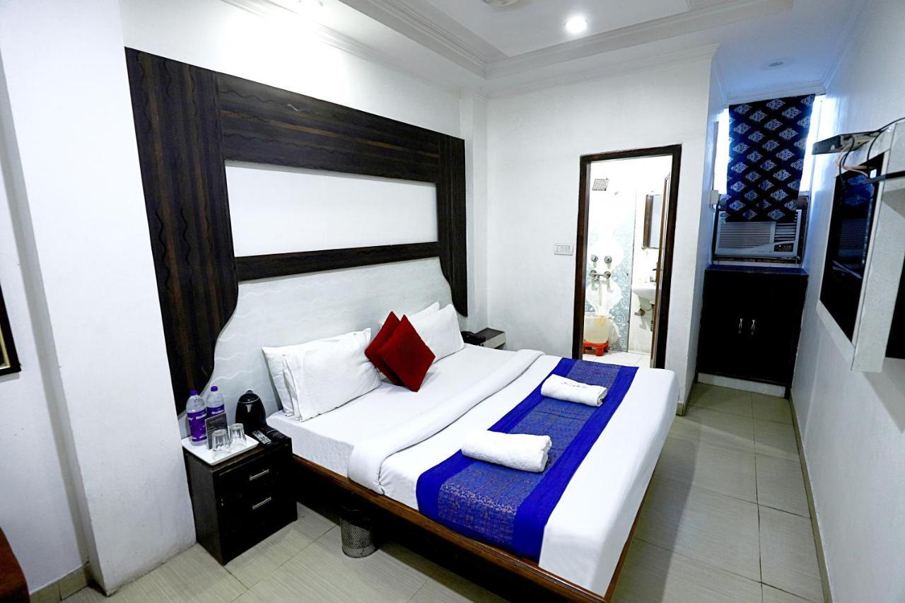 Hotel Nityaa Suites New Delhi Exteriör bild