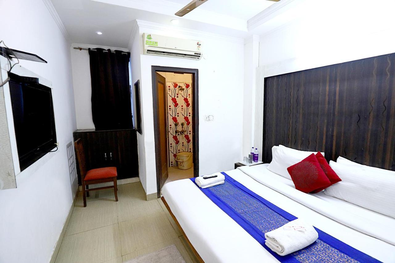 Hotel Nityaa Suites New Delhi Exteriör bild