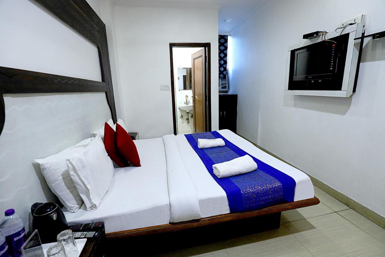 Hotel Nityaa Suites New Delhi Exteriör bild