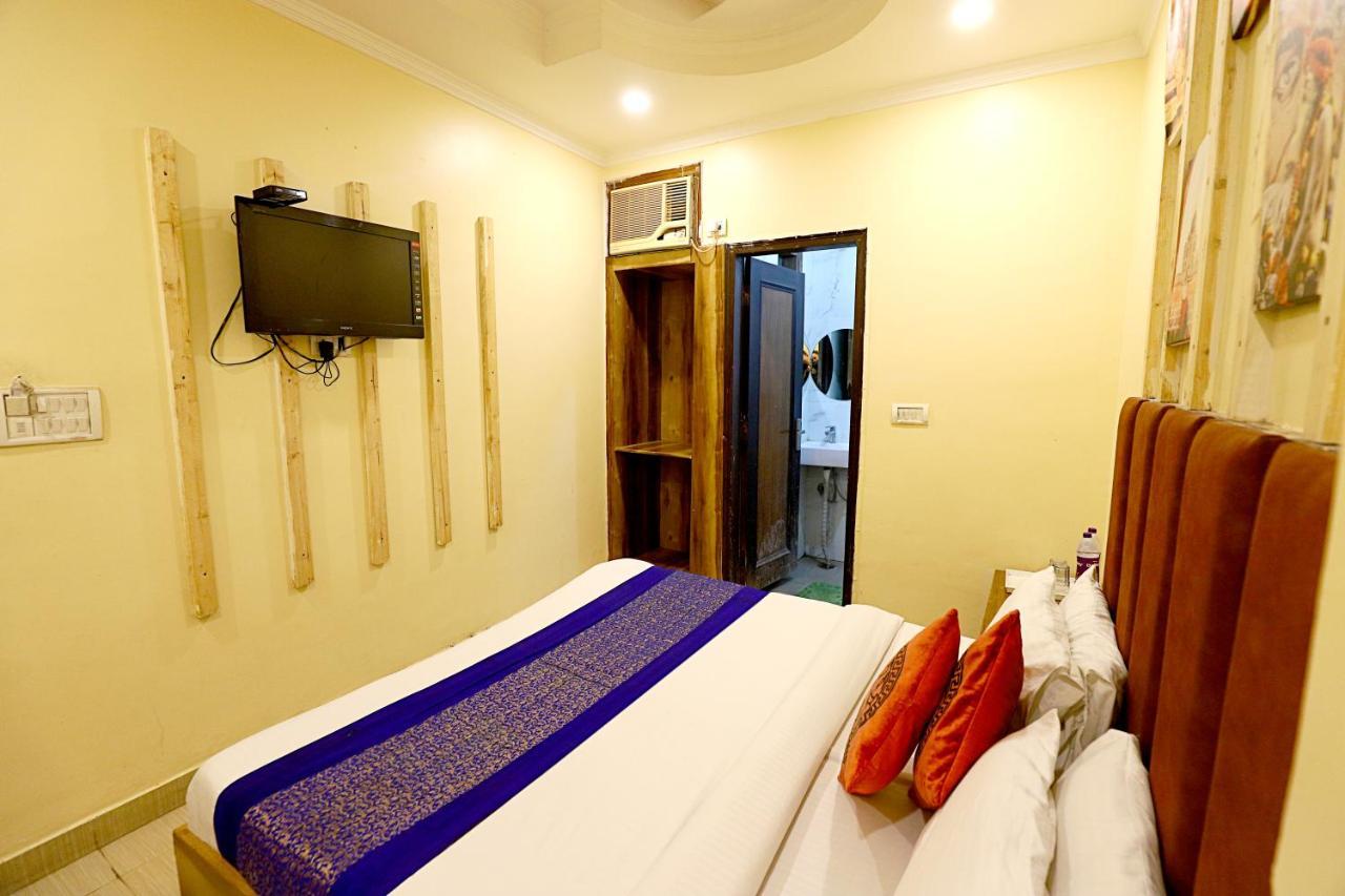 Hotel Nityaa Suites New Delhi Exteriör bild