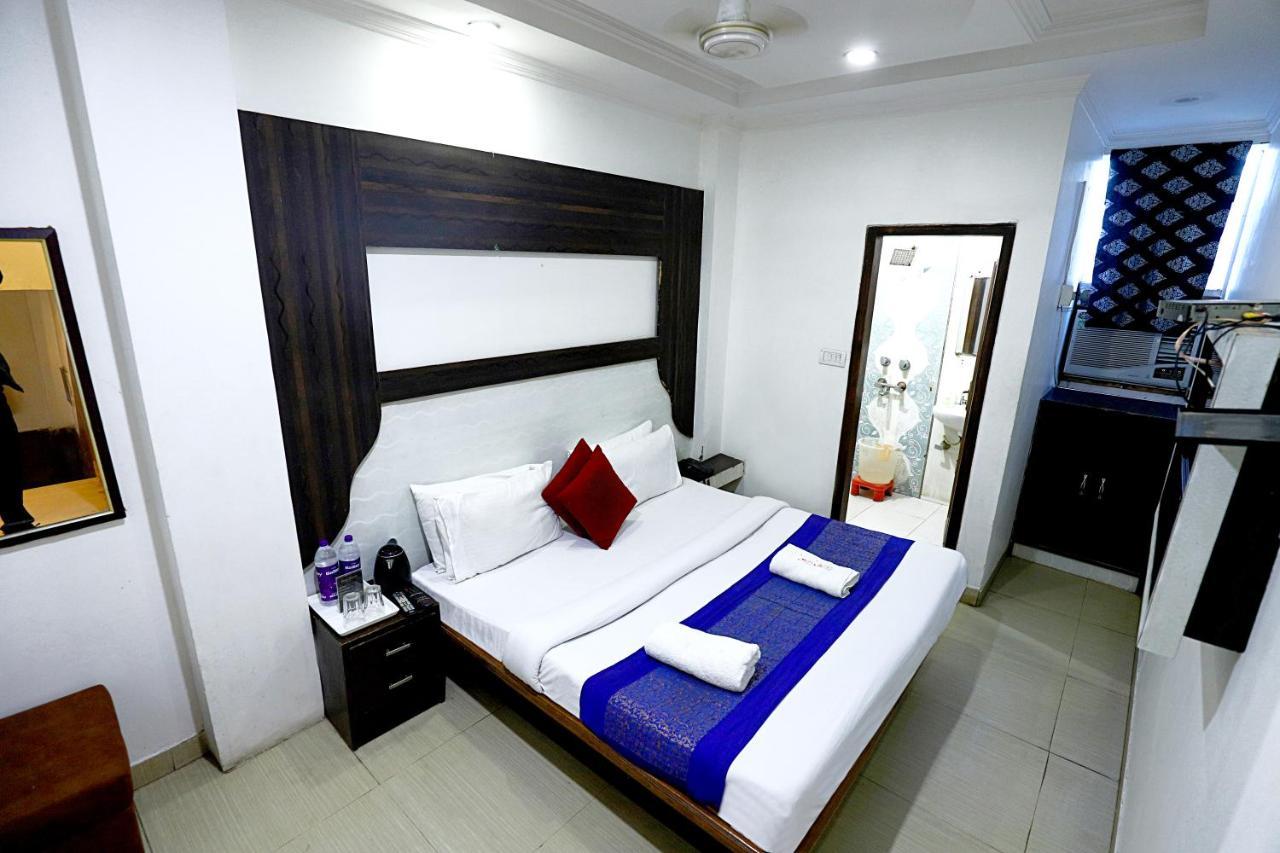 Hotel Nityaa Suites New Delhi Exteriör bild
