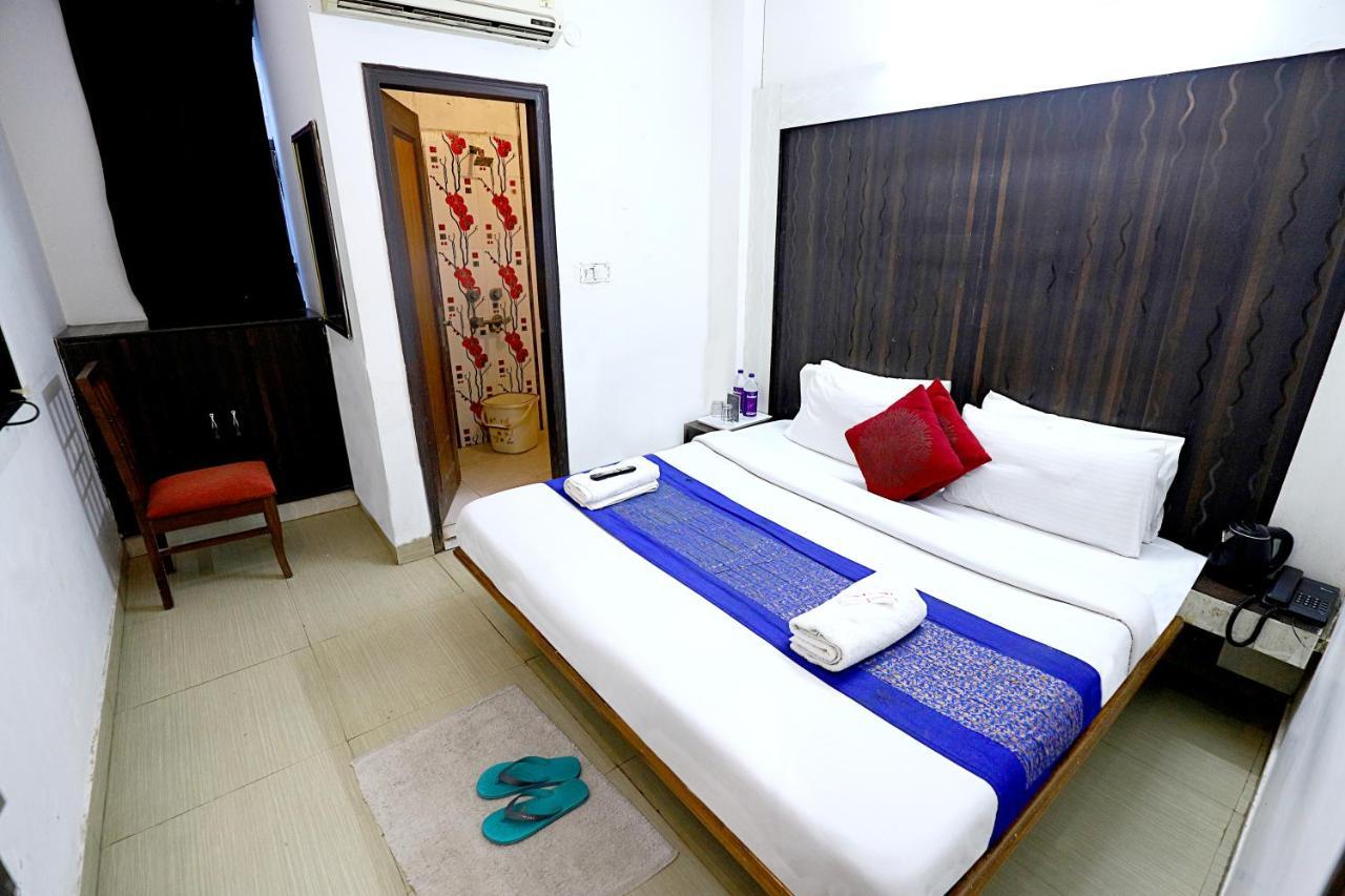 Hotel Nityaa Suites New Delhi Exteriör bild