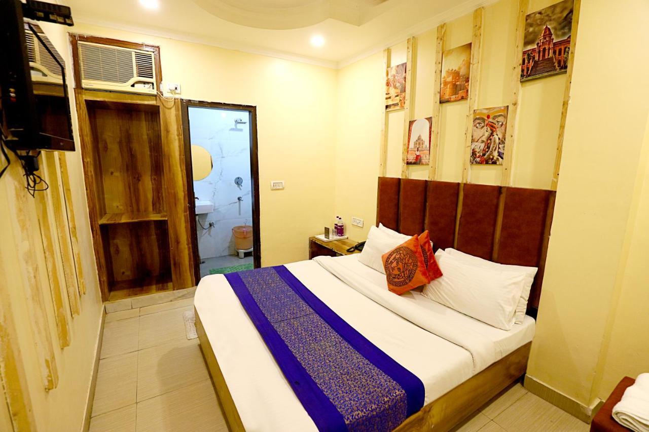 Hotel Nityaa Suites New Delhi Exteriör bild