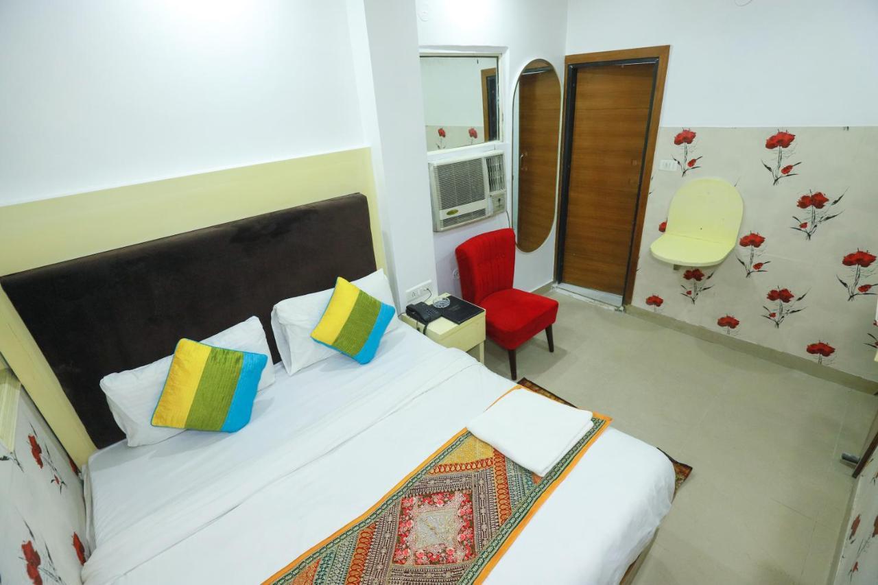 Hotel Nityaa Suites New Delhi Exteriör bild