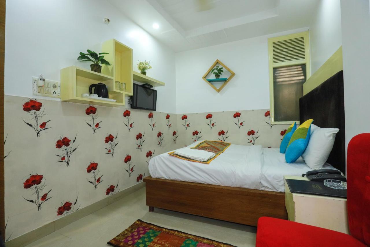 Hotel Nityaa Suites New Delhi Exteriör bild