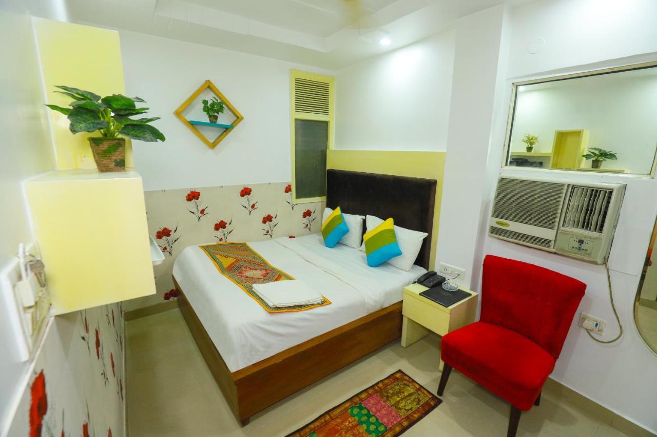 Hotel Nityaa Suites New Delhi Exteriör bild