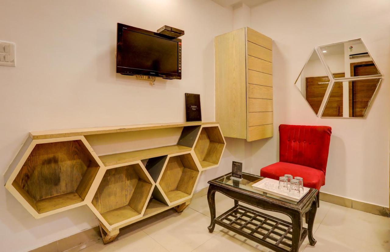 Hotel Nityaa Suites New Delhi Exteriör bild