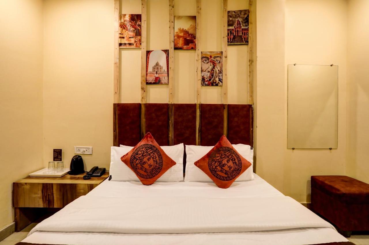 Hotel Nityaa Suites New Delhi Exteriör bild