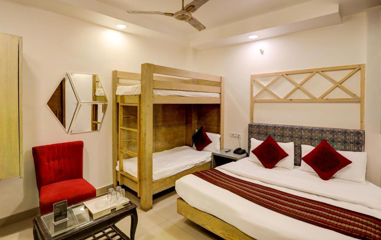Hotel Nityaa Suites New Delhi Exteriör bild