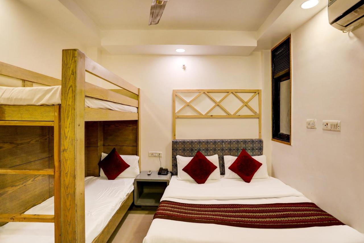 Hotel Nityaa Suites New Delhi Exteriör bild