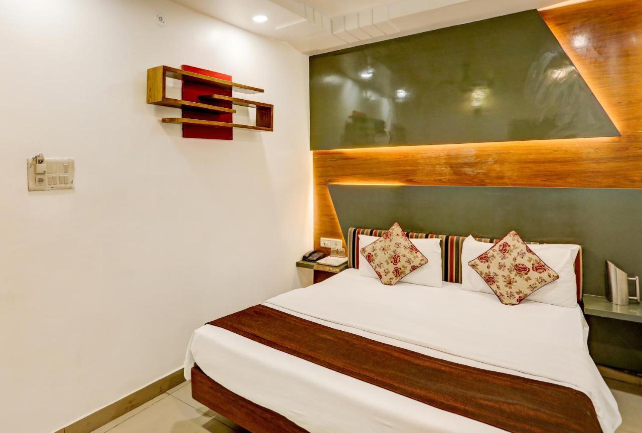 Hotel Nityaa Suites New Delhi Exteriör bild