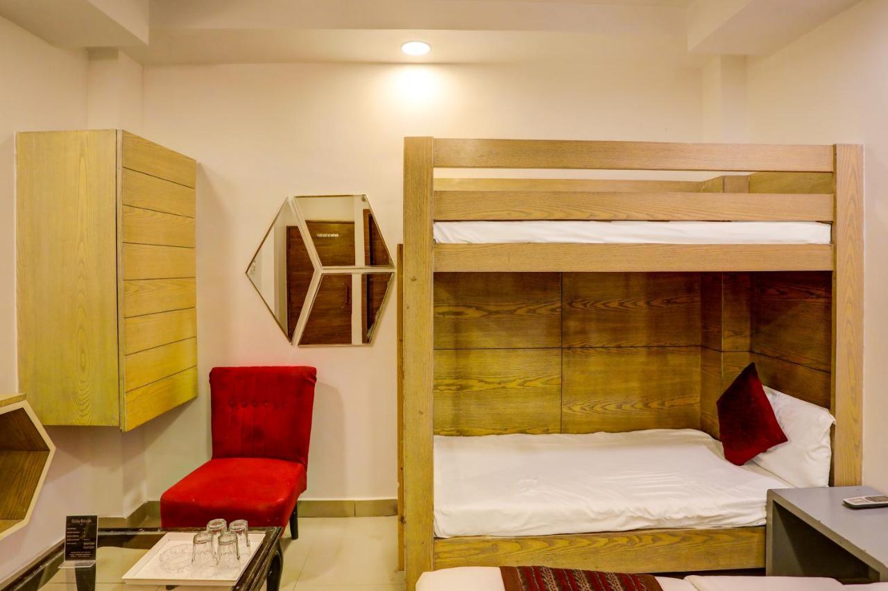 Hotel Nityaa Suites New Delhi Exteriör bild