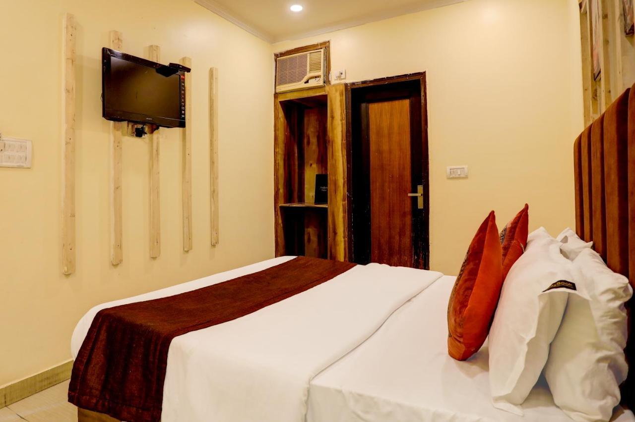 Hotel Nityaa Suites New Delhi Exteriör bild