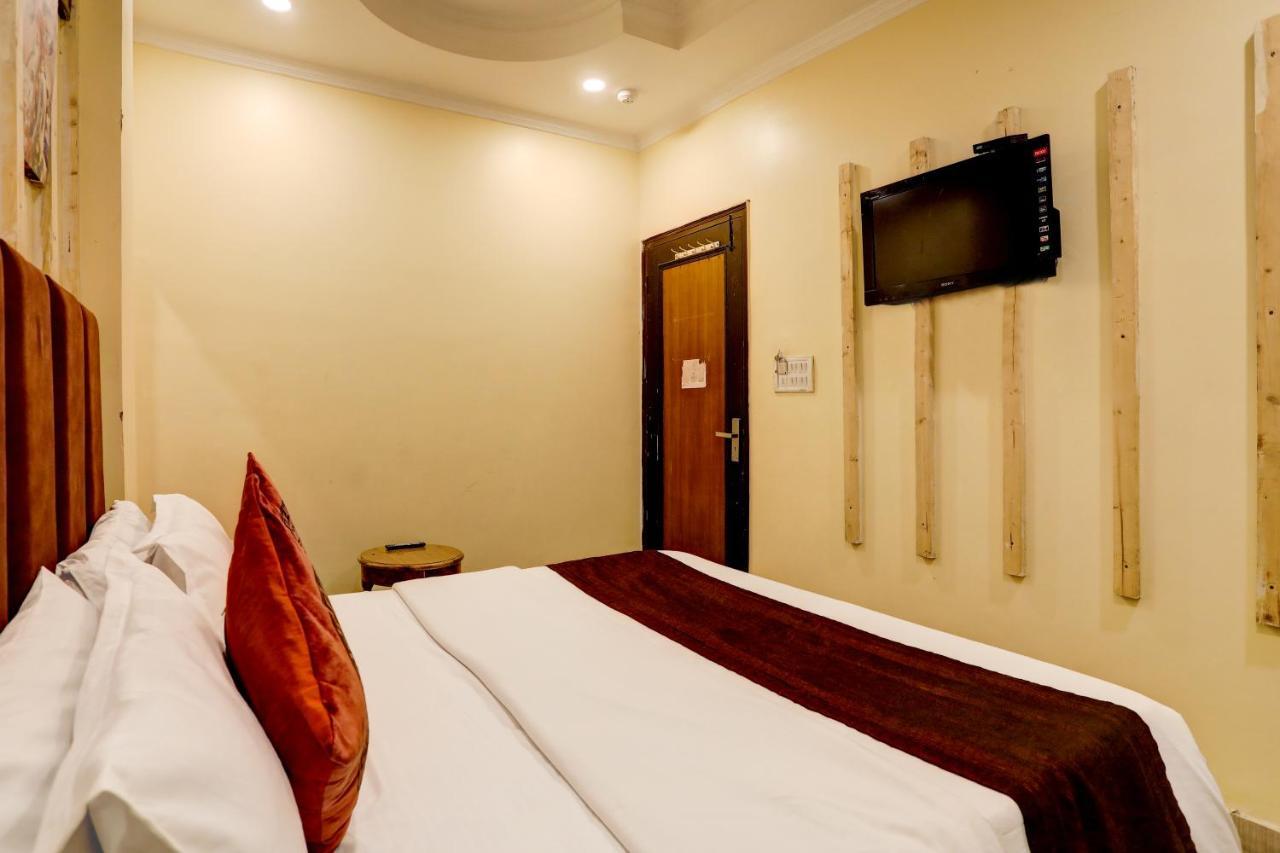 Hotel Nityaa Suites New Delhi Exteriör bild