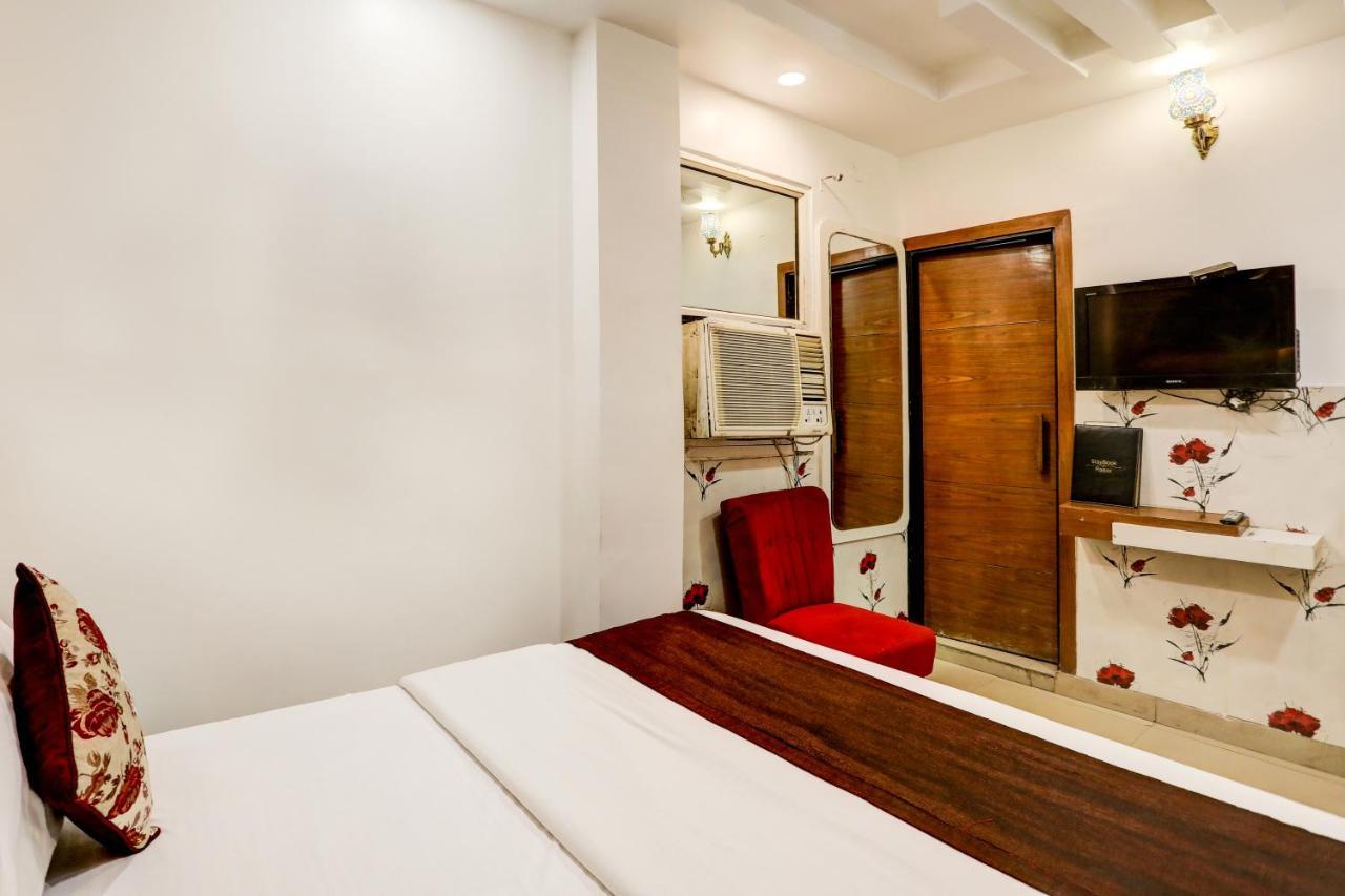 Hotel Nityaa Suites New Delhi Exteriör bild