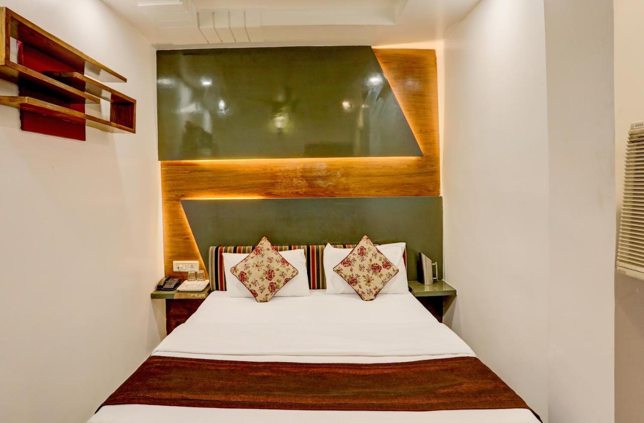 Hotel Nityaa Suites New Delhi Exteriör bild