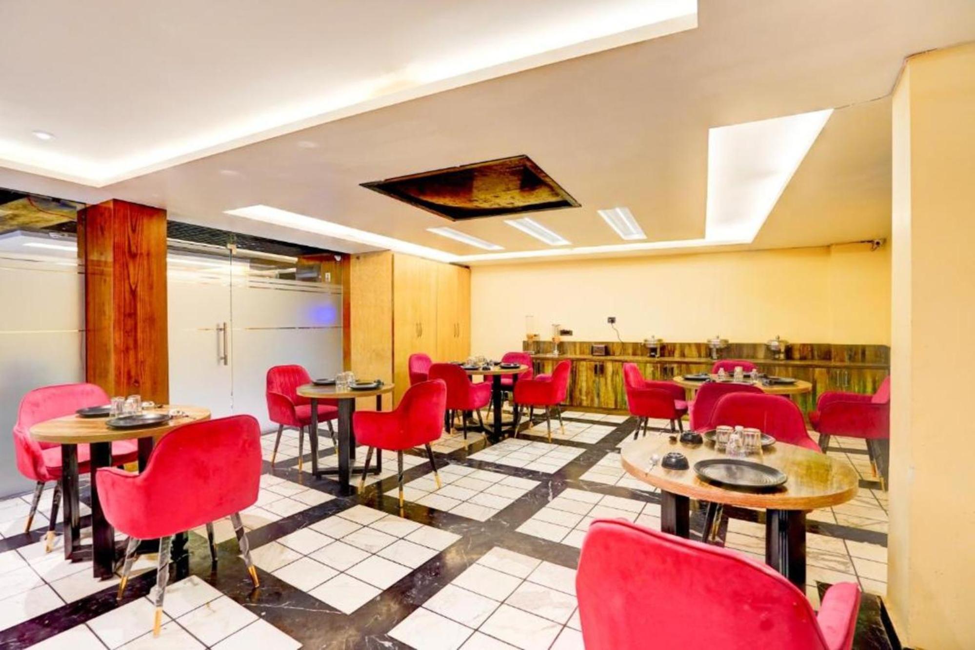 Hotel Nityaa Suites New Delhi Exteriör bild