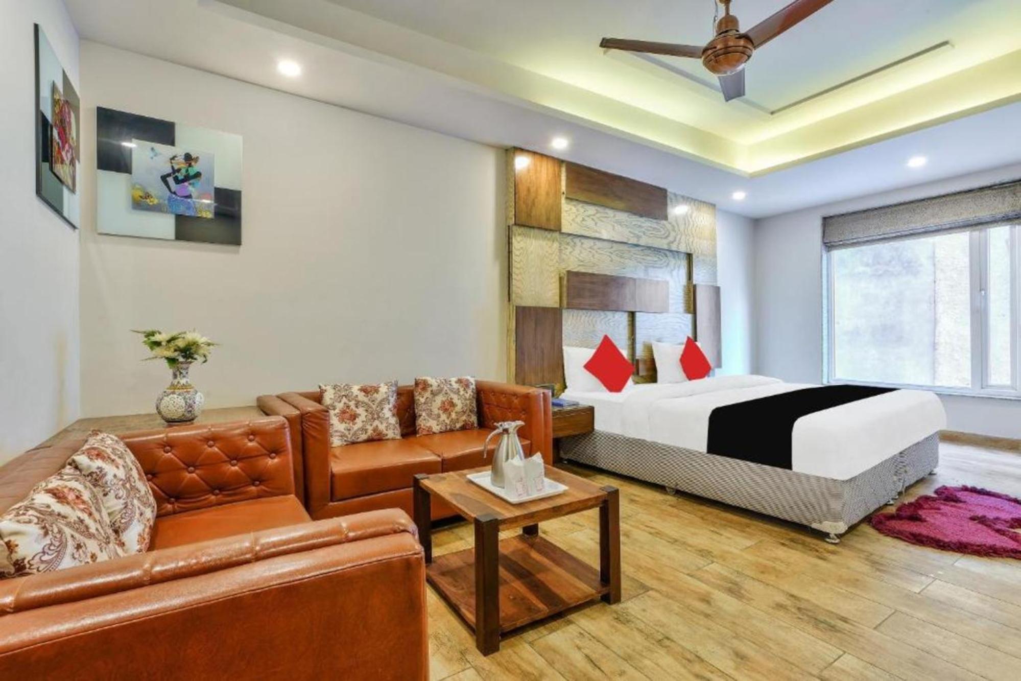 Hotel Nityaa Suites New Delhi Exteriör bild