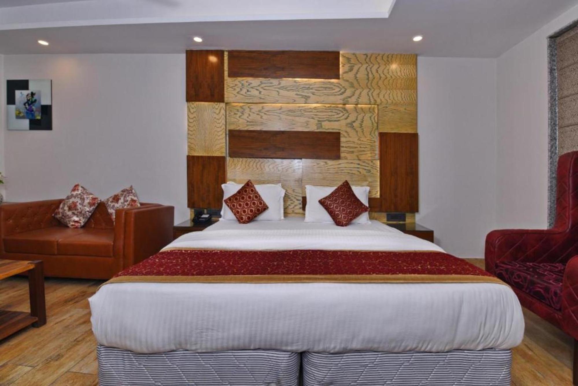 Hotel Nityaa Suites New Delhi Exteriör bild