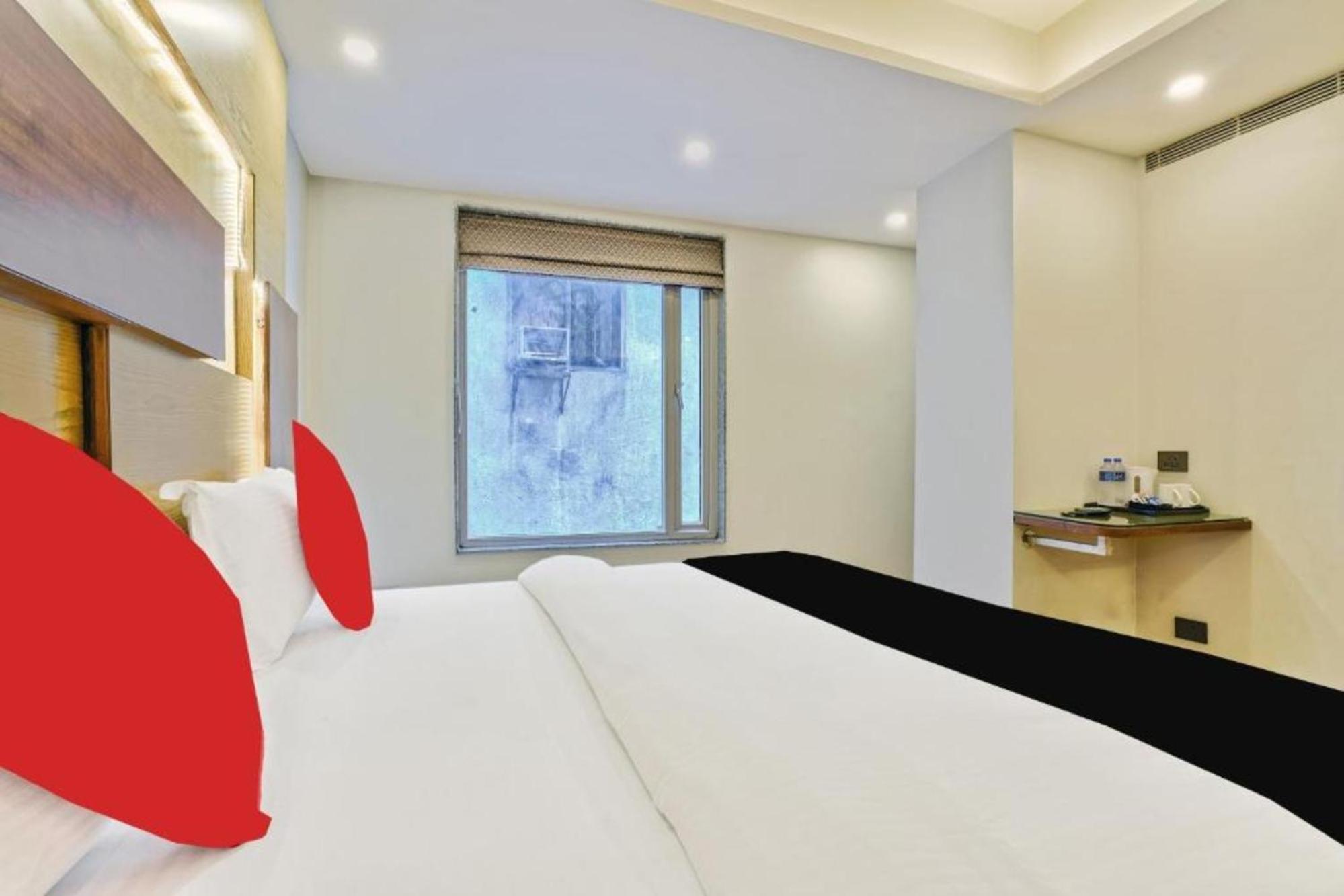 Hotel Nityaa Suites New Delhi Exteriör bild