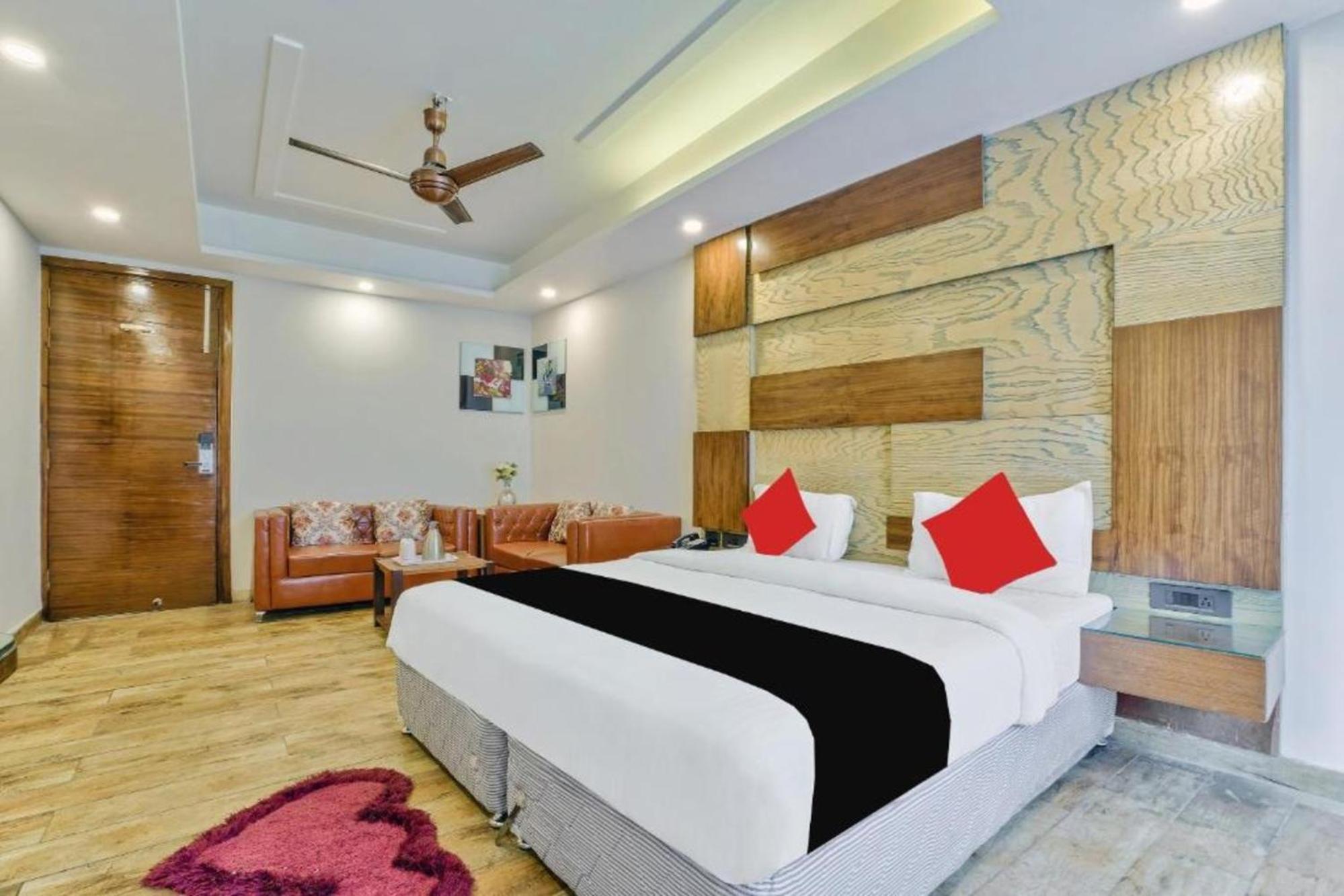 Hotel Nityaa Suites New Delhi Exteriör bild