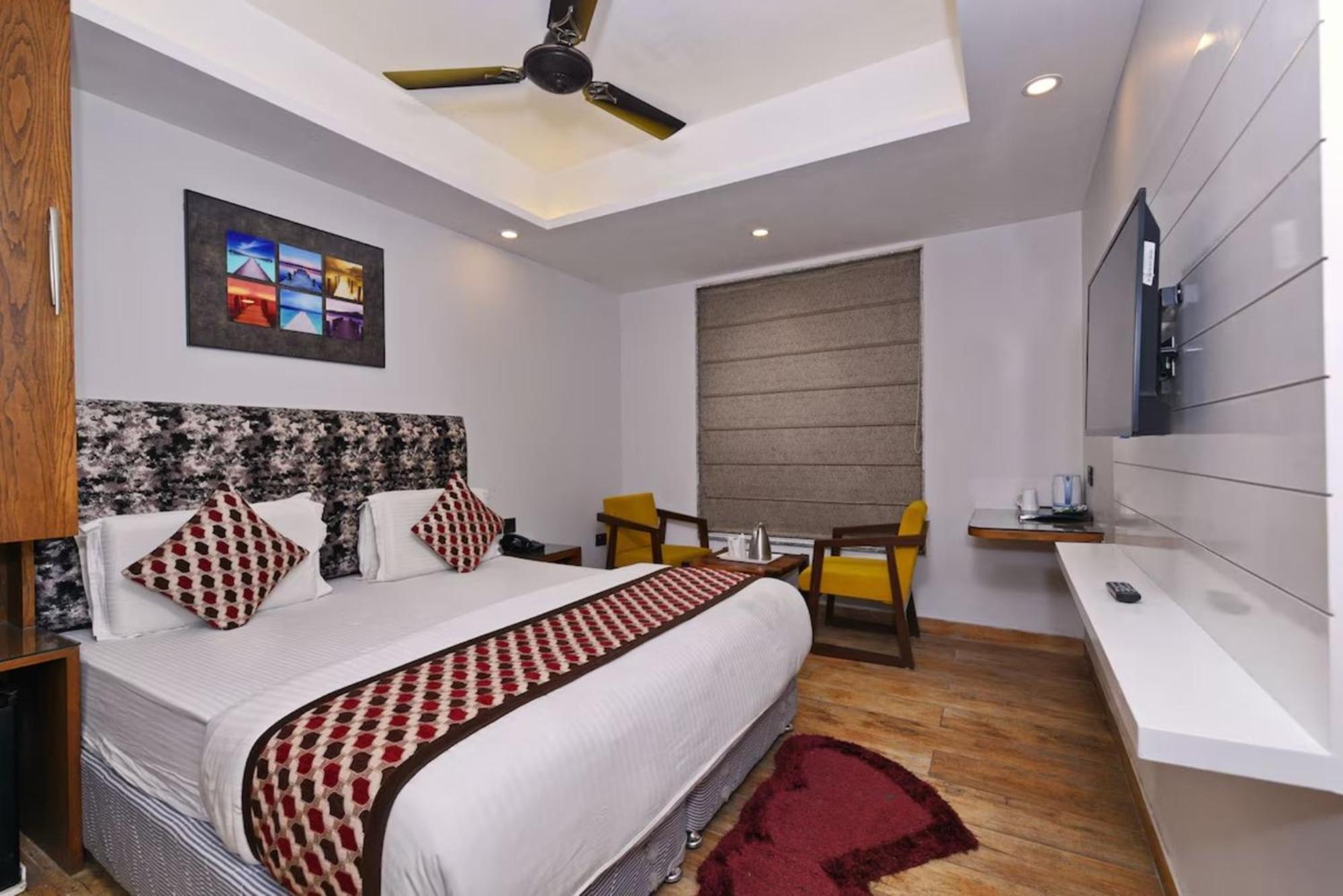 Hotel Nityaa Suites New Delhi Exteriör bild