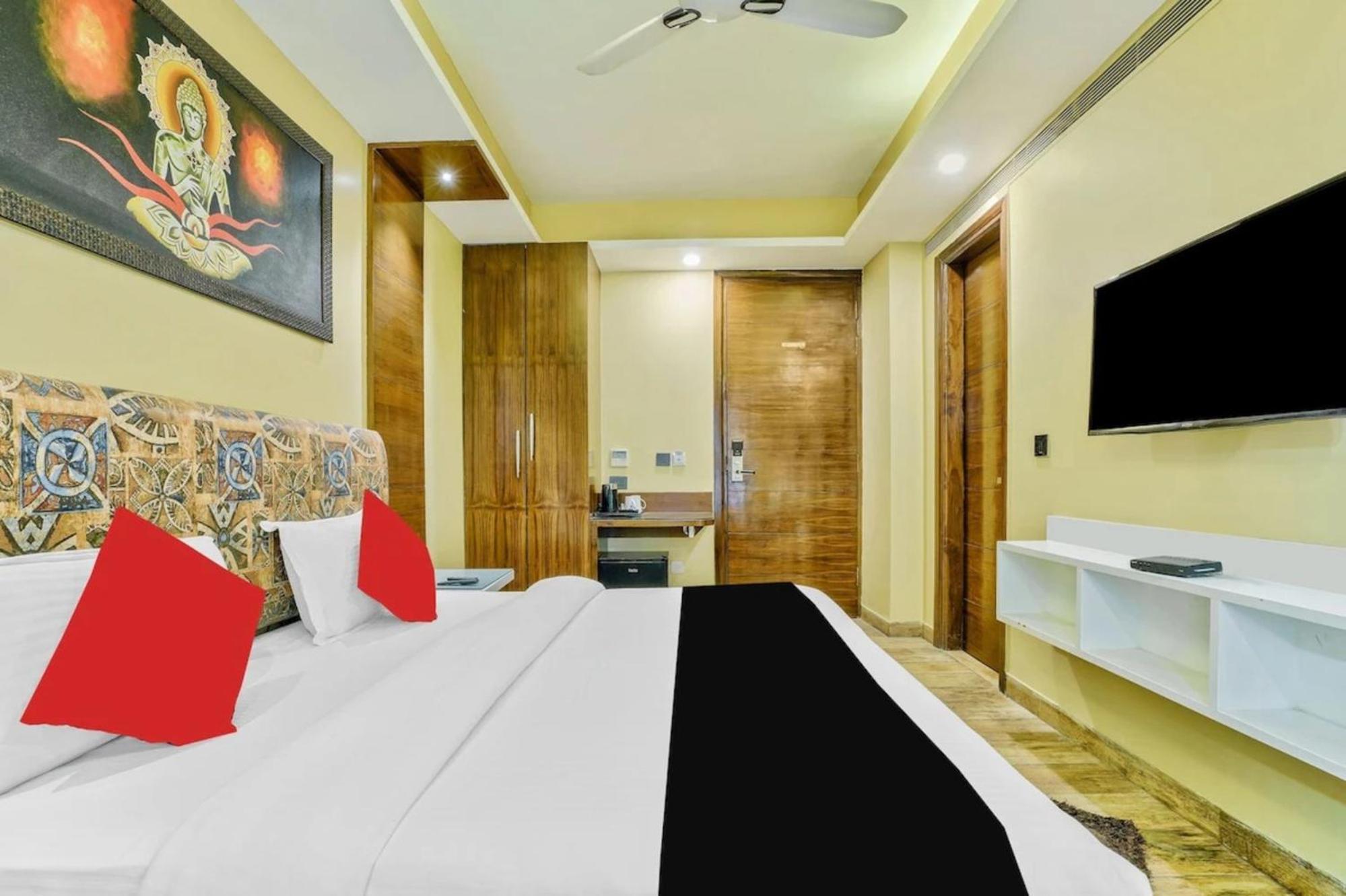 Hotel Nityaa Suites New Delhi Exteriör bild