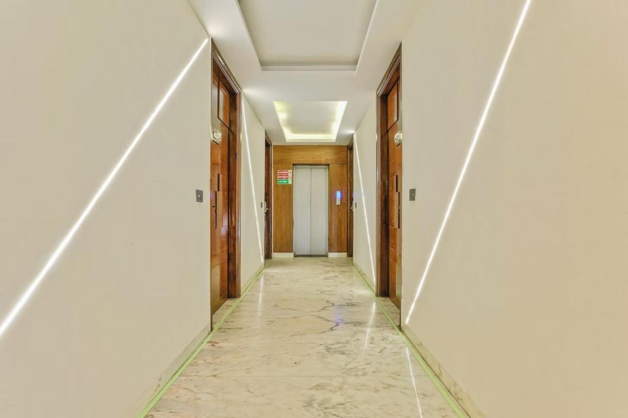 Hotel Nityaa Suites New Delhi Exteriör bild