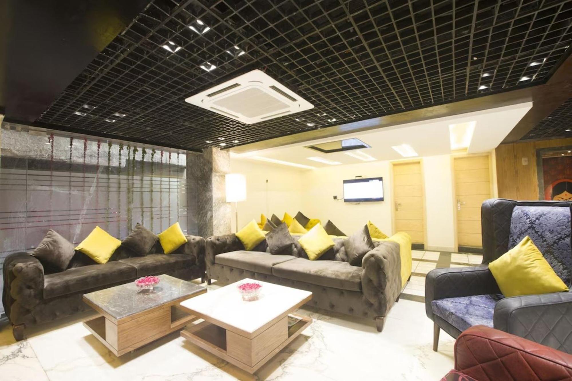 Hotel Nityaa Suites New Delhi Exteriör bild